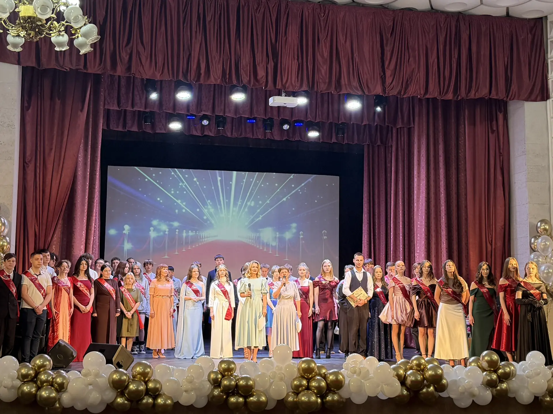 ✨Выпускной вечер — незабываемое событие в жизни каждого!
27 июня 2026 года в нашей школе прошел выпу