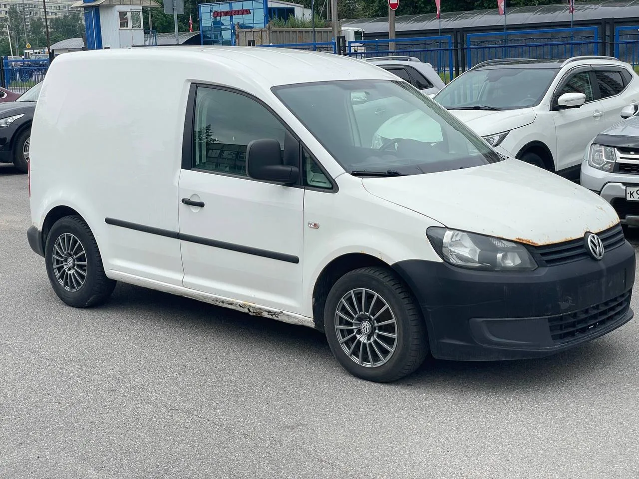 Volkswagen Caddy 
1.2 МКПП 2014 год 

263.000км . 
Мотор живой . Подвеска перебиралась не гримит , н