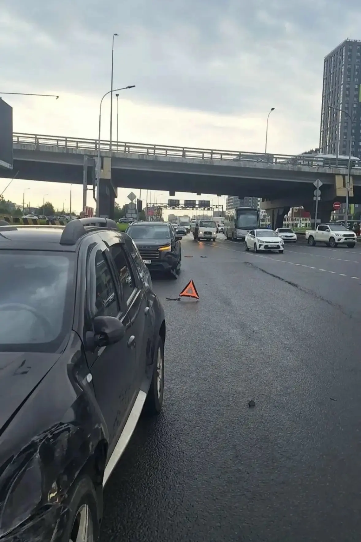 Ищем свидетелей ДТП с участием трех автомобилей - EXEED, Renault Duster и автобуса Yuto...