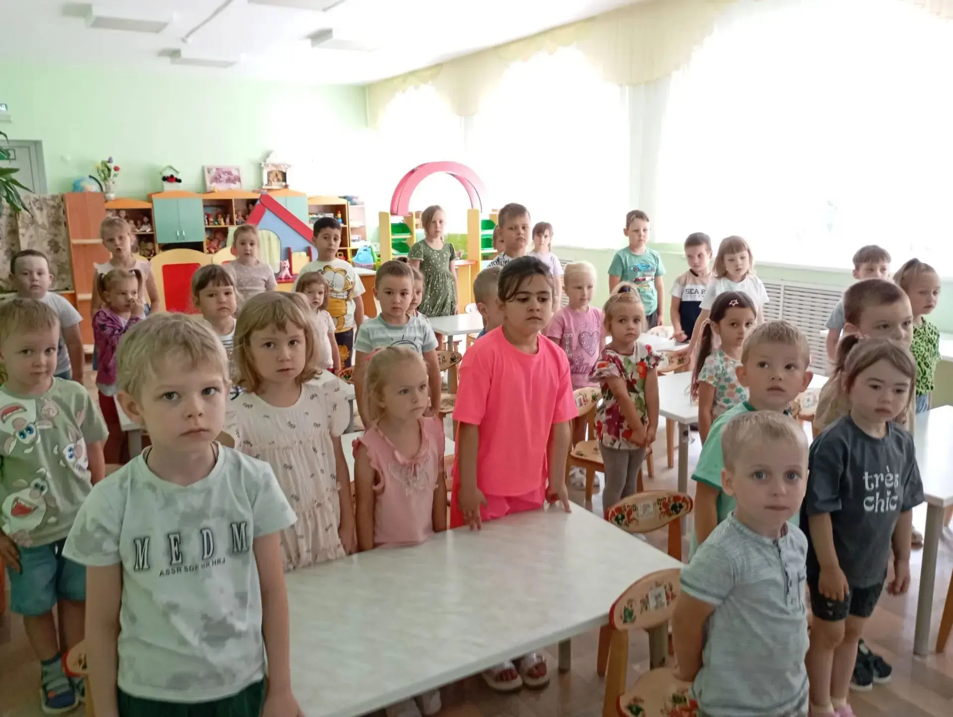 📣 В нашем саду прошёл праздник в честь Дня Российского флага! 🎉