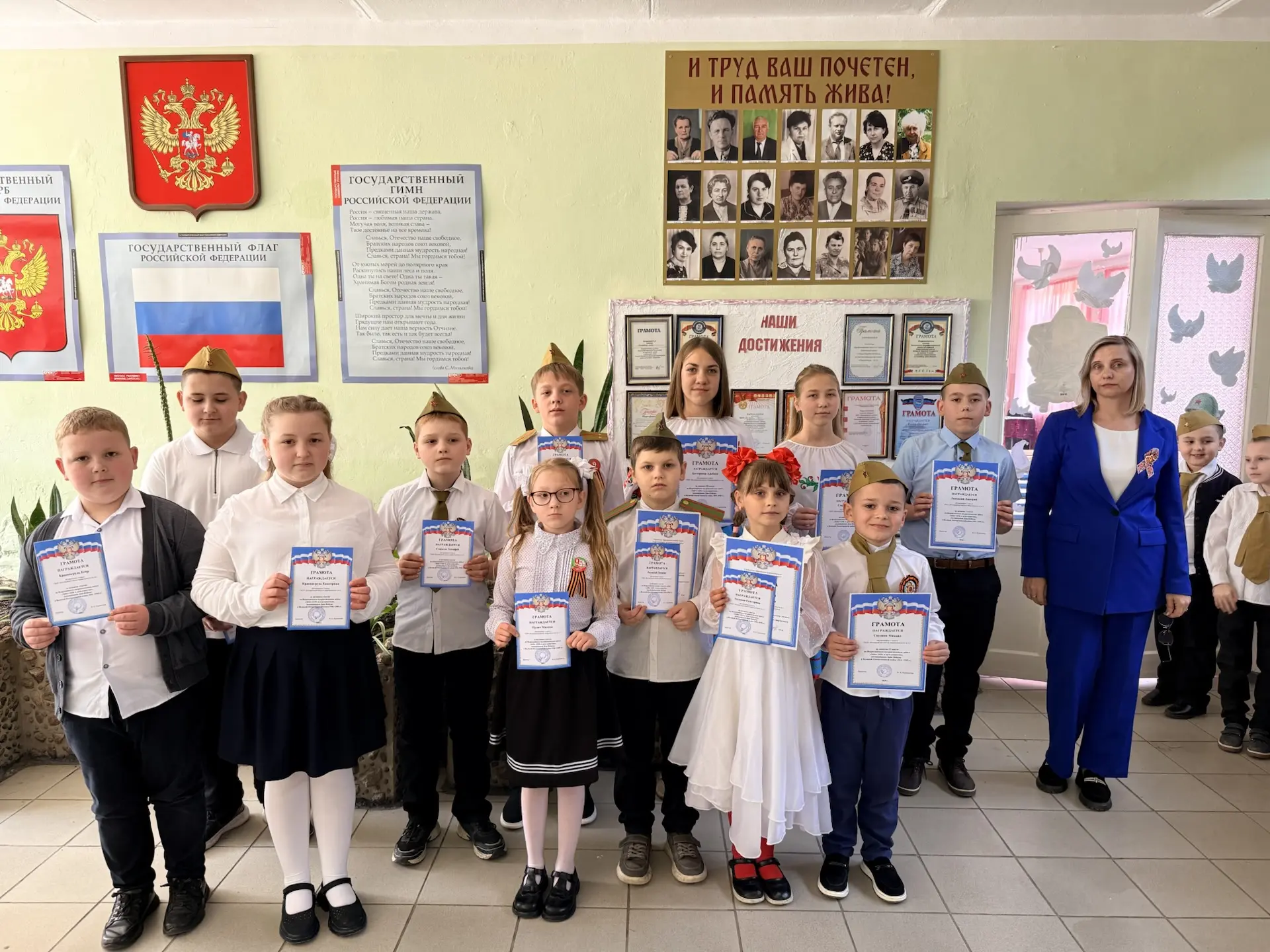 В ГБОУ "Белояровская школа Амвросиевского м.о." прошла торжественная линейка! ☀