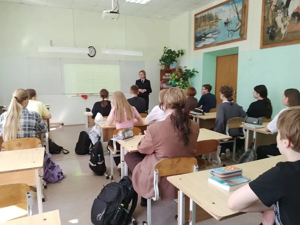 В КОГОБУ СШ пгт Арбаж инспектор (по пропаганде БДД) отделения Госавтоинспекции МО МВД Р...