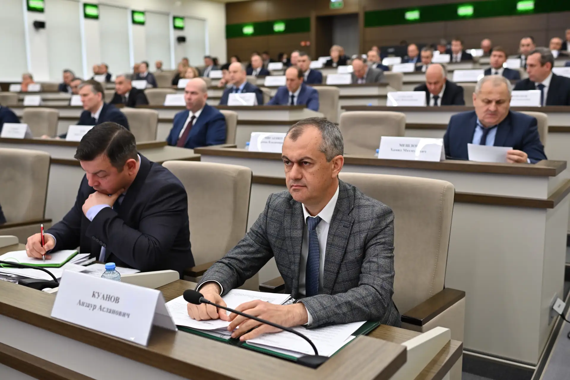 Глава Адыгеи провёл планёрное совещание Кабинета министров РА  В республиканском Доме правительства 