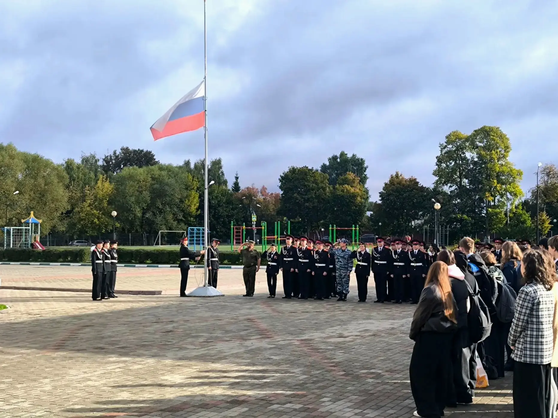 🇷🇺 Понедельник начинается с главного