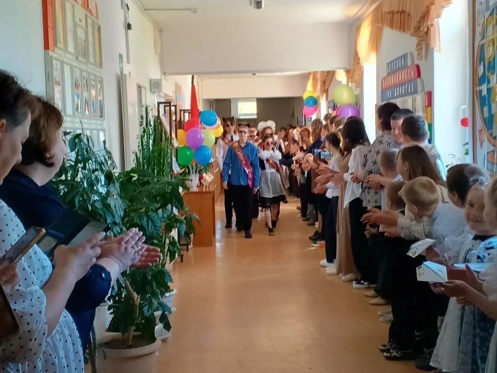 В школах Парабельского района прошли последние звонки