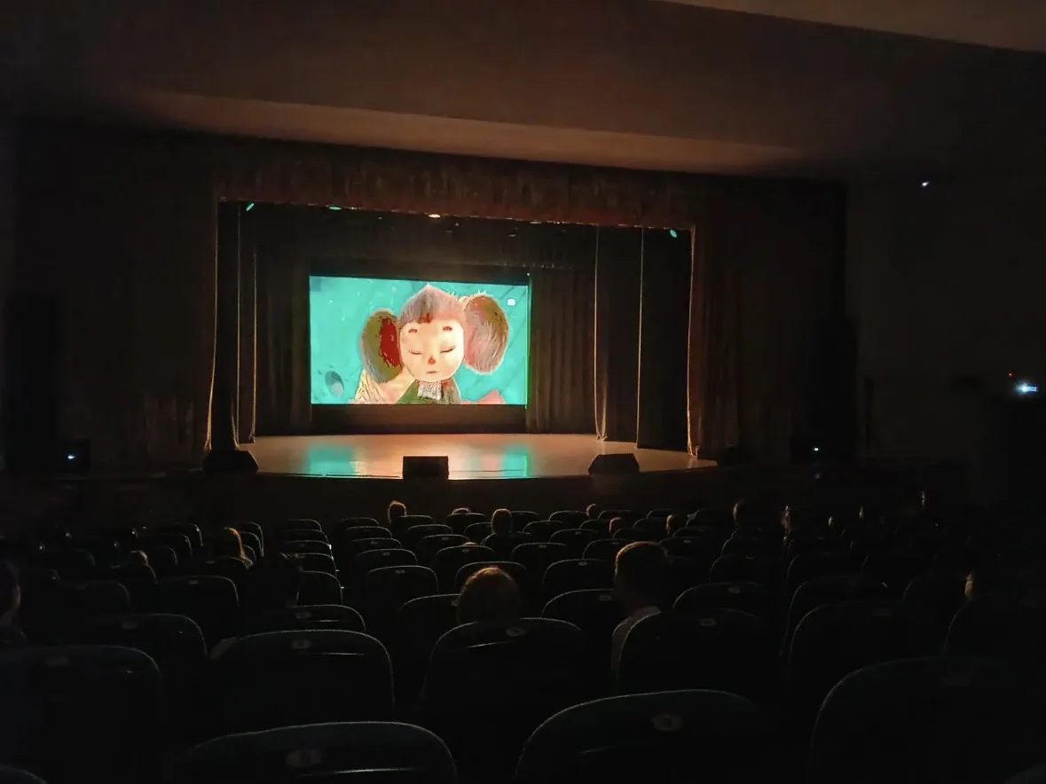 Чебурашка на экране — улыбки в зале 🎞️🧡

11 июня в Доме молодёжи в рамках региональной акции «День