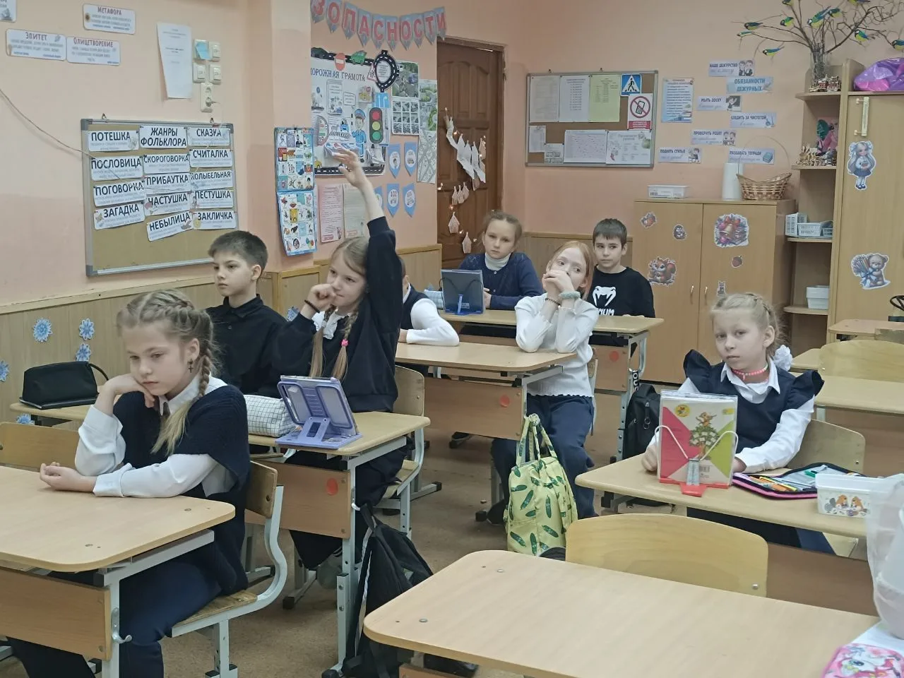 Что такое викторина, Как ответишь ты, дружок? 😊 Может, это балерина Закружилась как снежок? ❄️  Четв