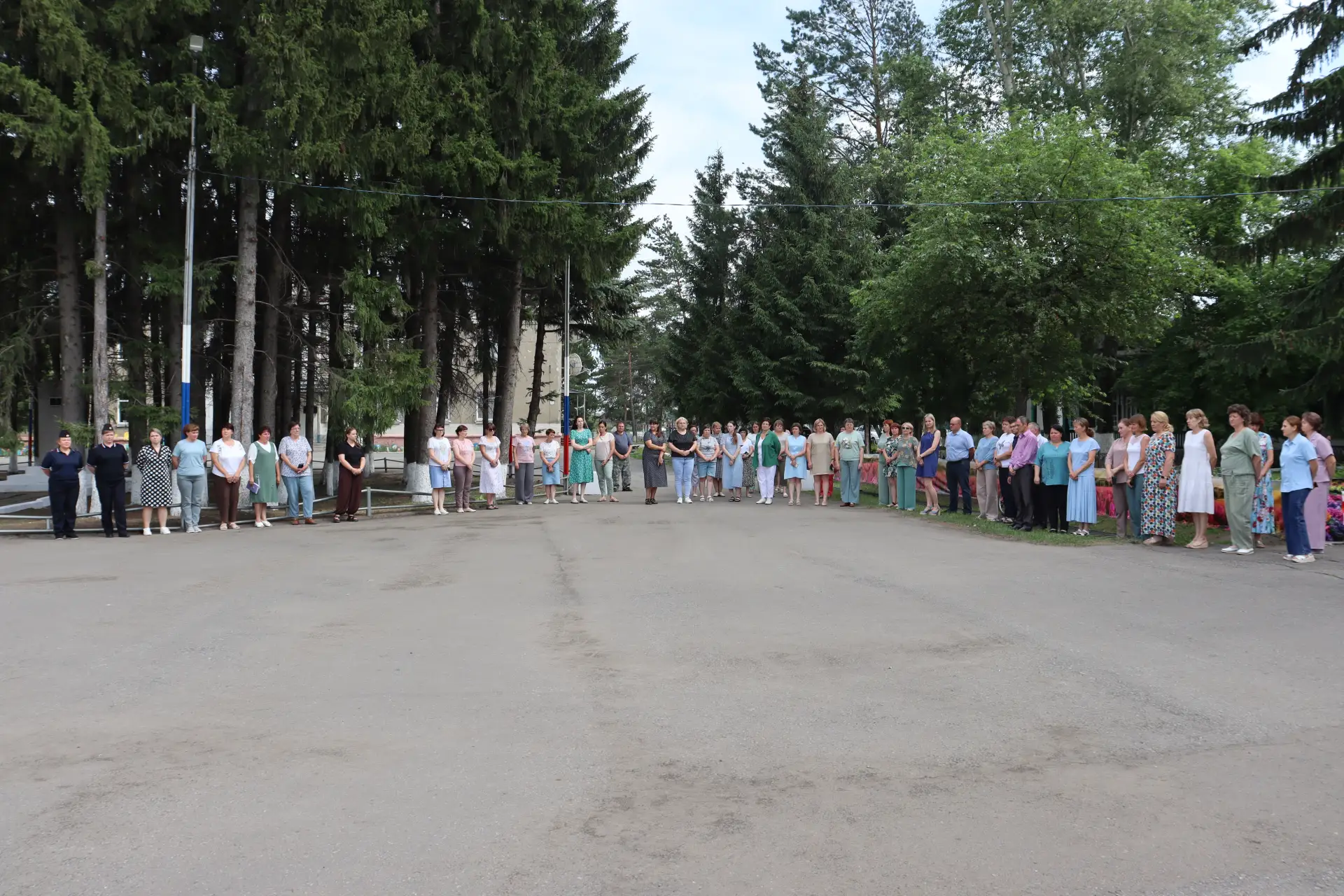 Сегодня, 22 июня, в 12:15 по московскому времени по всей стране прошла общероссийская минута молчани