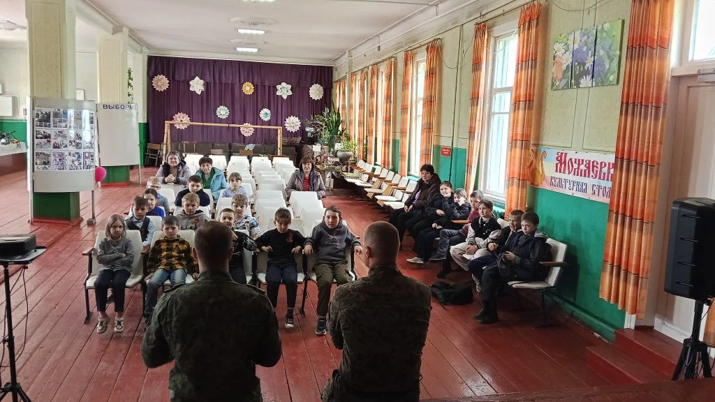В предверии Дня России 🇷🇺 🇷🇺 🇷🇺 в Можаевском СДК прошёл урок мужества.