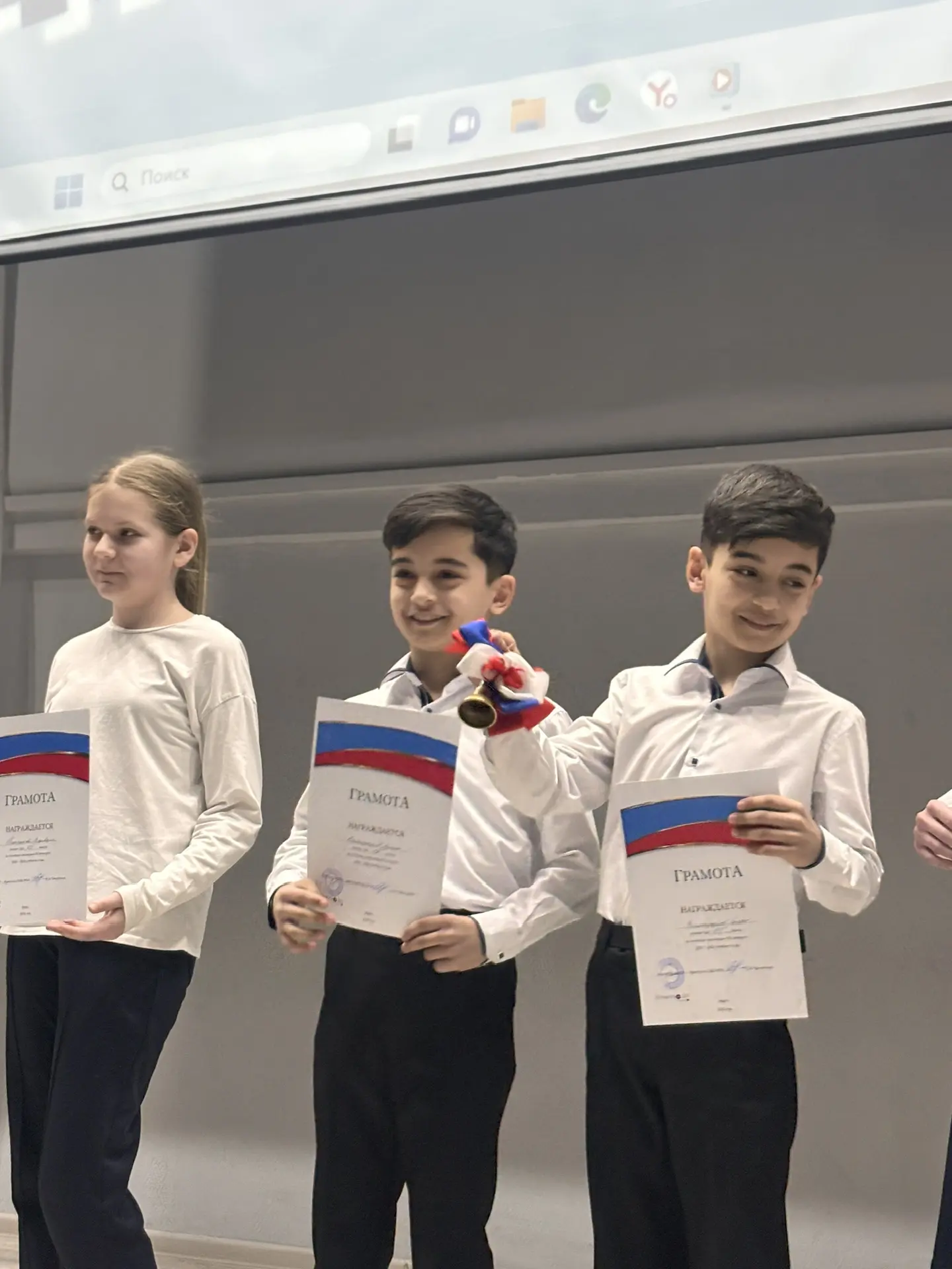 🕐 Час Успеха! 🏆 📍 Сегодня в нашей школе состоялось 6 торжественных линейк, на которых присутствовало
