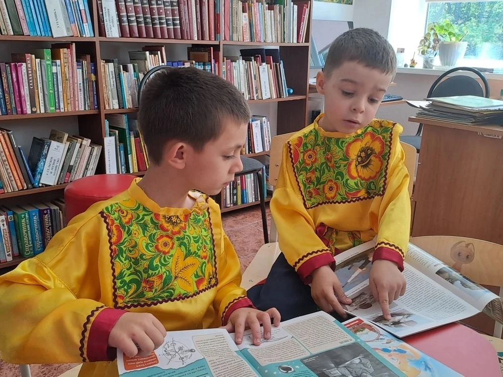 📚 В библиотеке хутора Старая Станица юным читателям рассказали о славе донского казачества  ✅ В рамк
