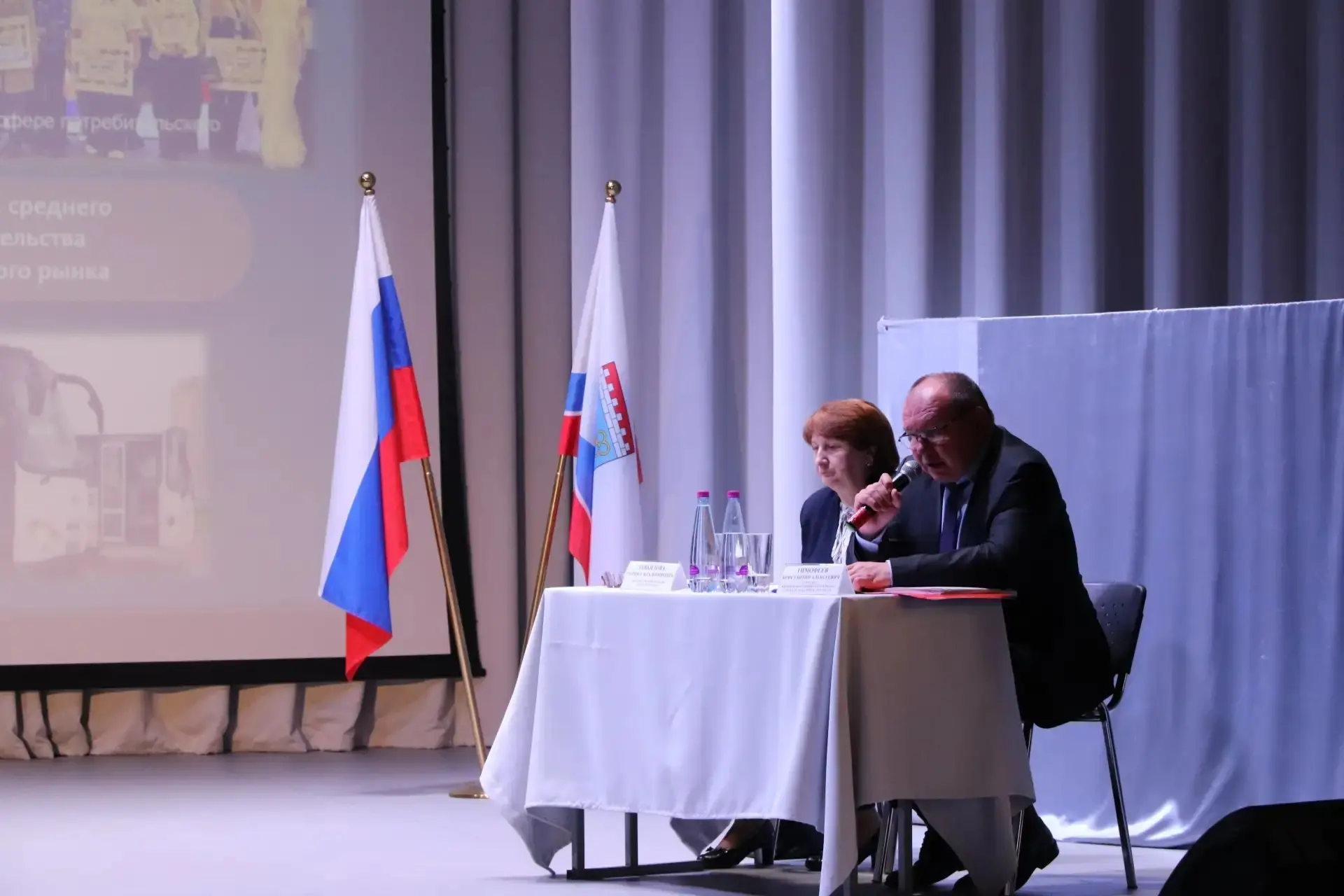 Майское заседание районного совета депутатов провели на глажевской стороне.