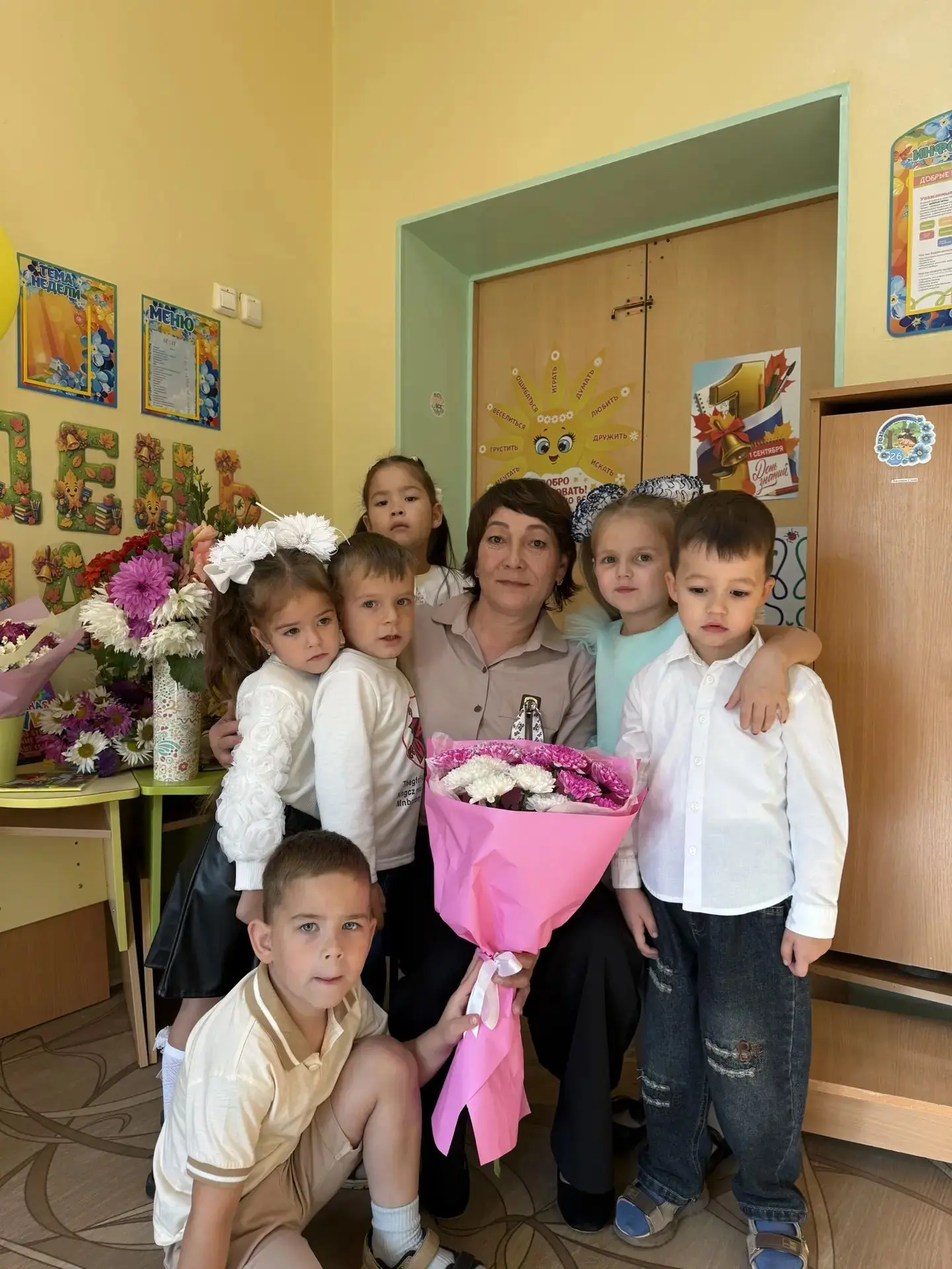 День знаний завершился, а мы продолжаем публиковать яркие и праздничные кадры этого дня...