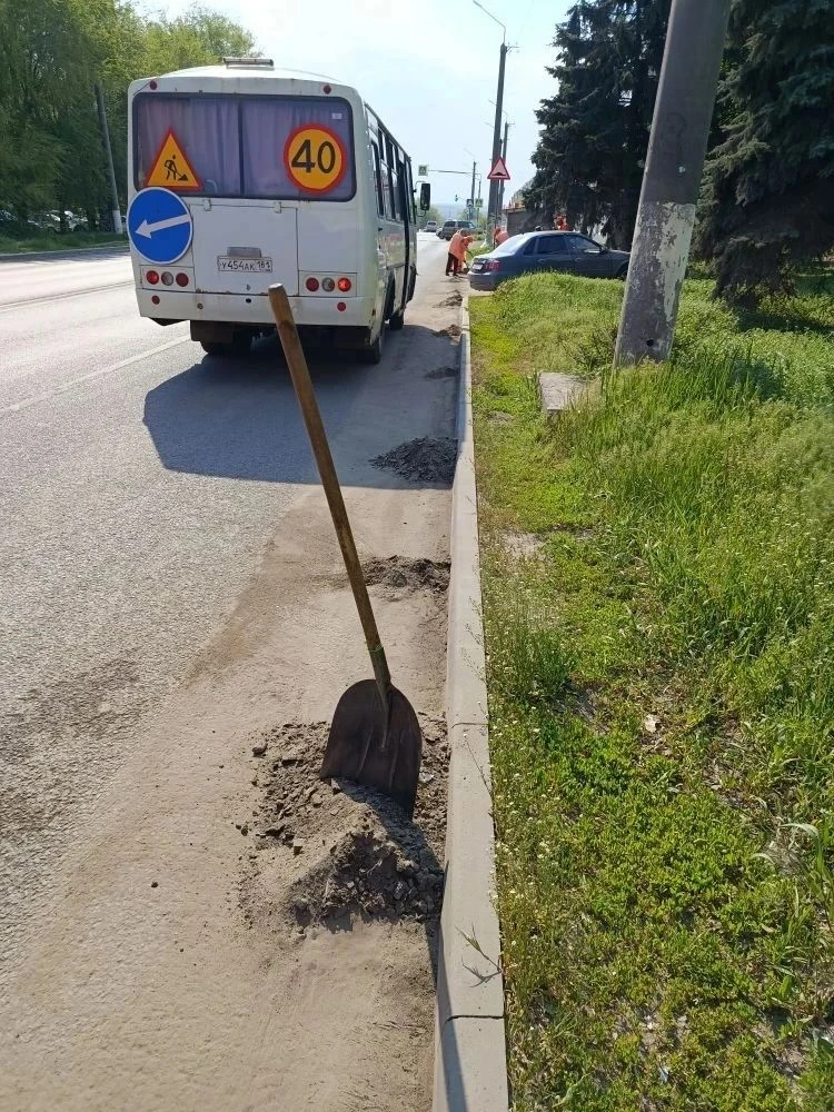 🚜Почти 700 тонн смета вывезено с автомагистралей Луганска