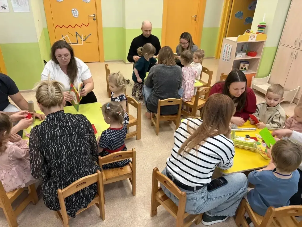 🌻В ясельной группе 13  "Комарик" прошел мастер класс посвященный дню космонавтики. 🚀🛰️☄️  🧑‍🧑‍🧒‍🧒Род