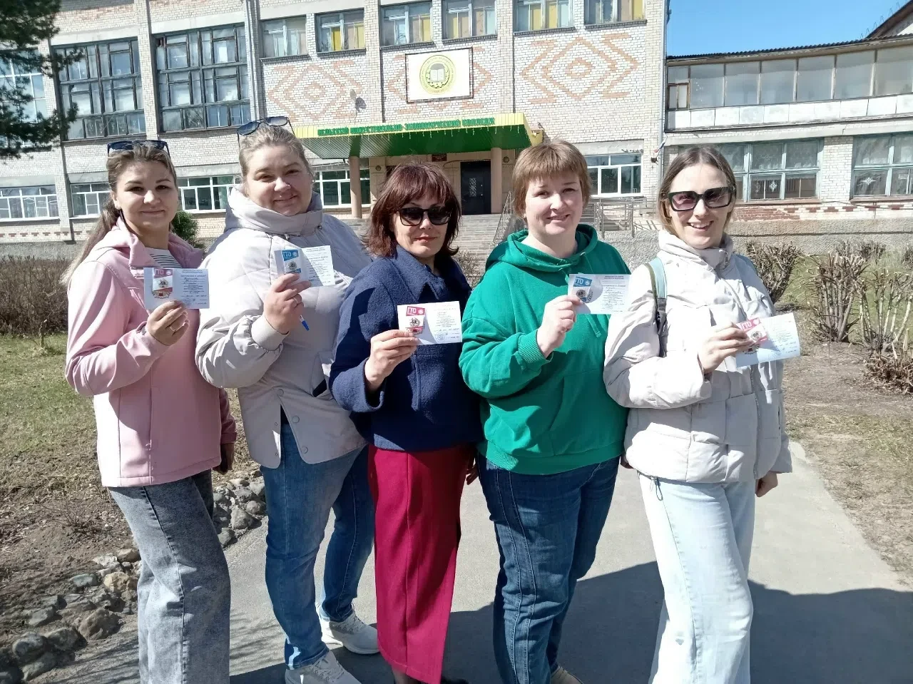 Знаки ГТО вручены девушкам группы М-1, чьи личные листки ВФСК в Центр тестирования г. В...