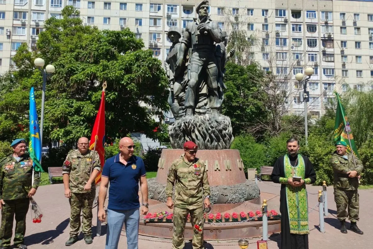 В Энгельсе почтили память ветеранов боевых действий