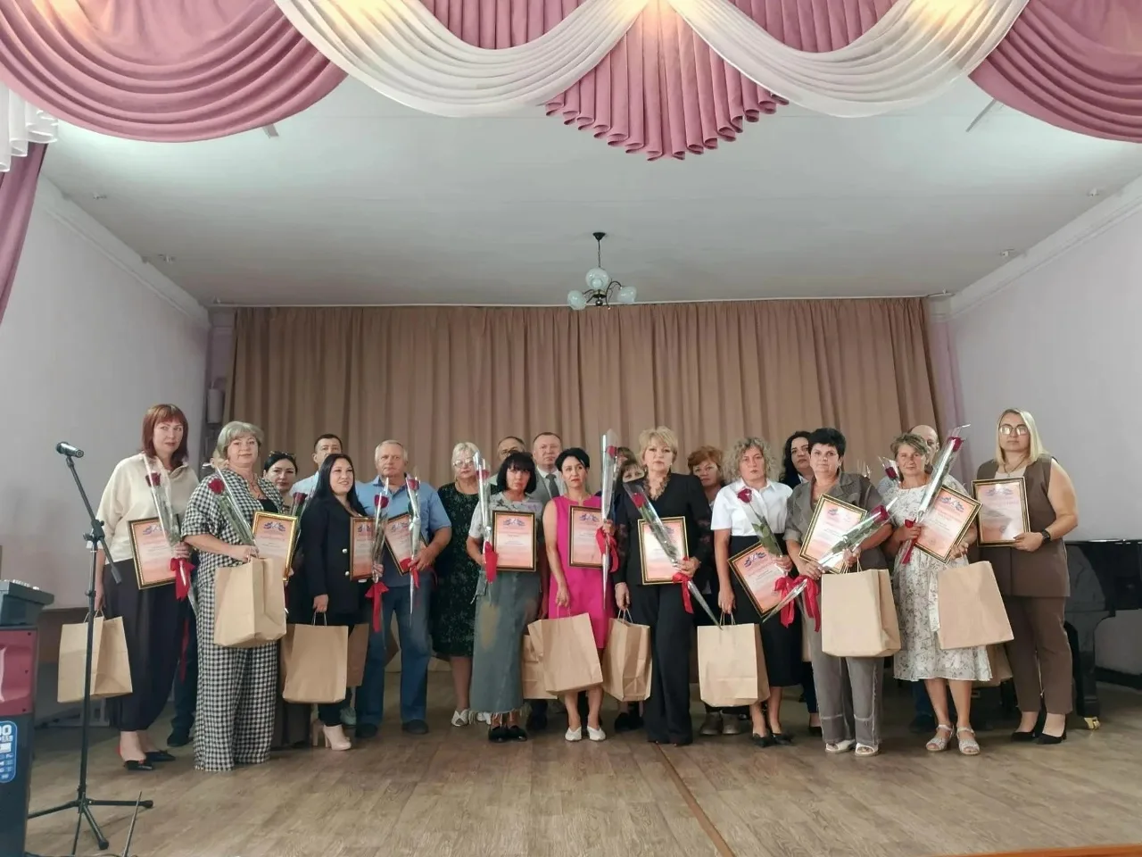 Коллектив Муниципального бюджетного учреждения дополнительного образования "Дом творчес...