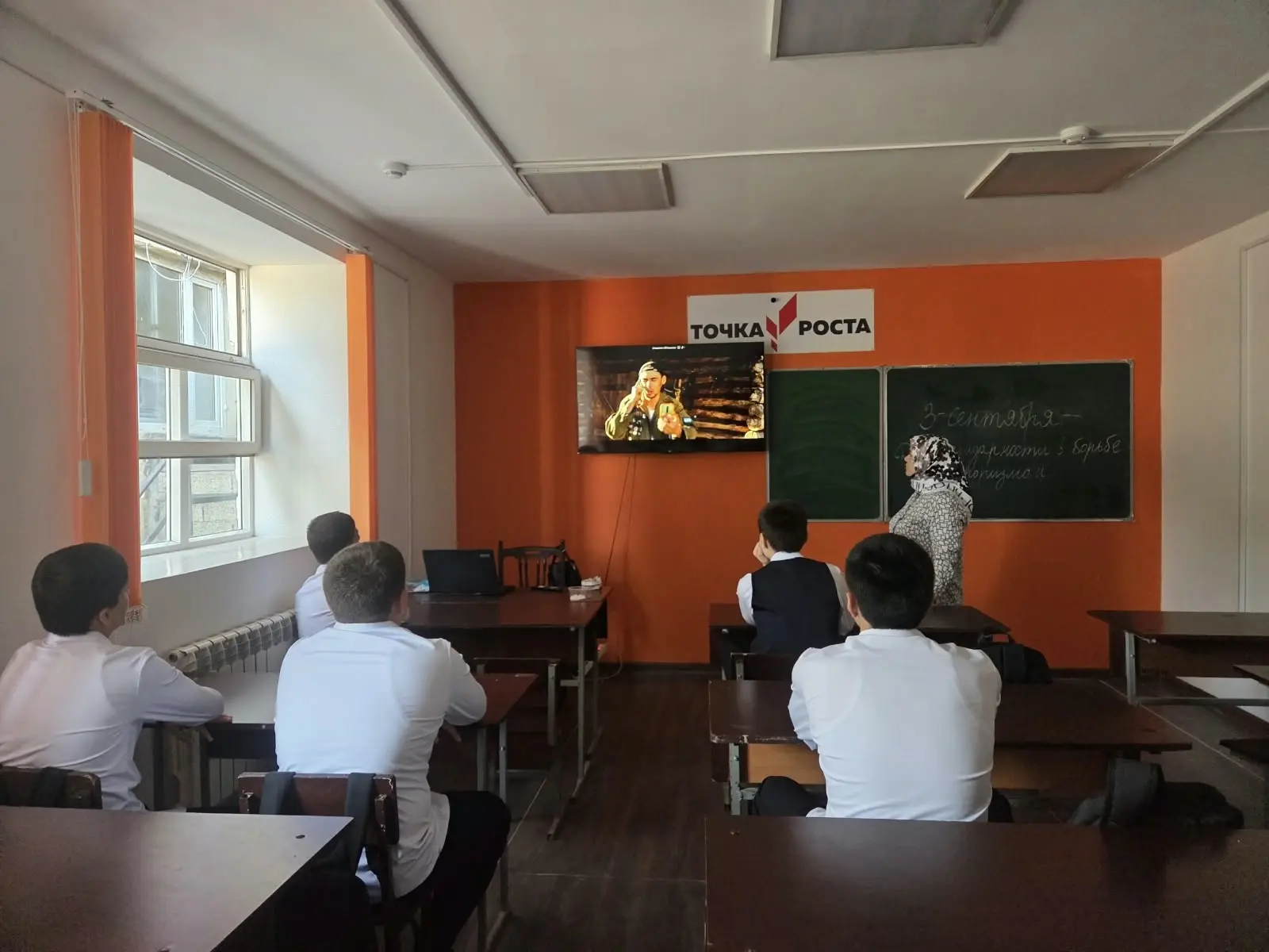 Вчера, в День солидарности в борьбе с терроризмом, для старших классов прошёл показ соц...