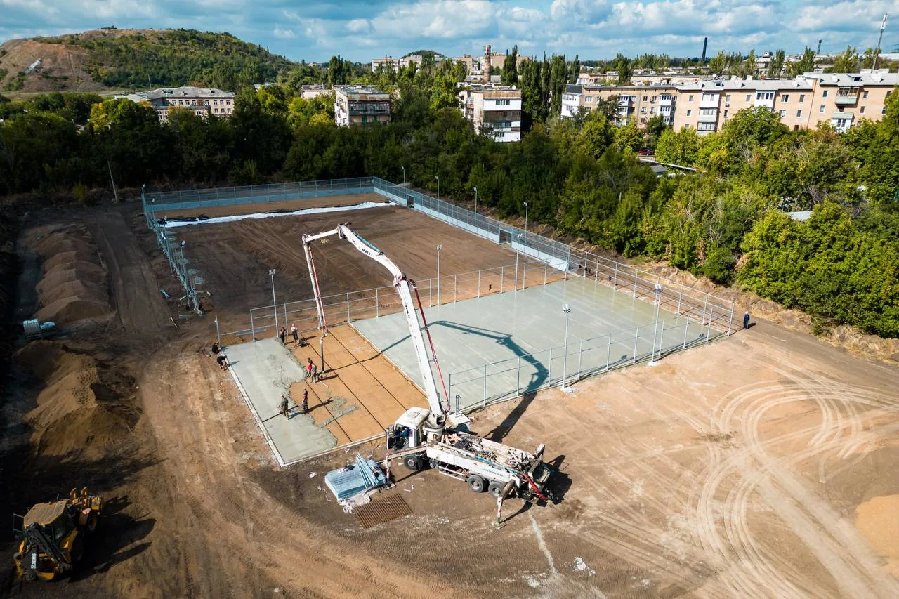 Физкультурно-оздоровительный комплекс открытого типа на Азотном готов на 50% – подрядчи...