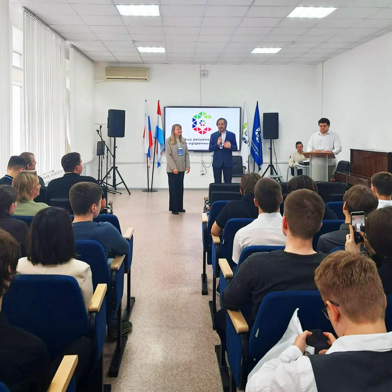 🤓 Джеймикс в апреле посетил хакатон в Самаре и конференцию Росатома