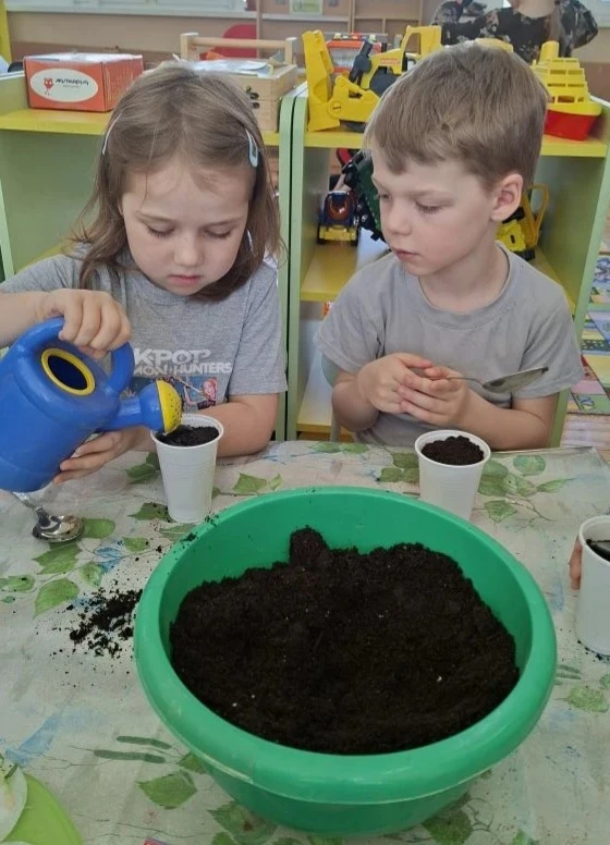 Секреты маленьких огородников! 🧪🌱Знаете ли вы, откуда берутся хрустящие огурцы? Ребят...