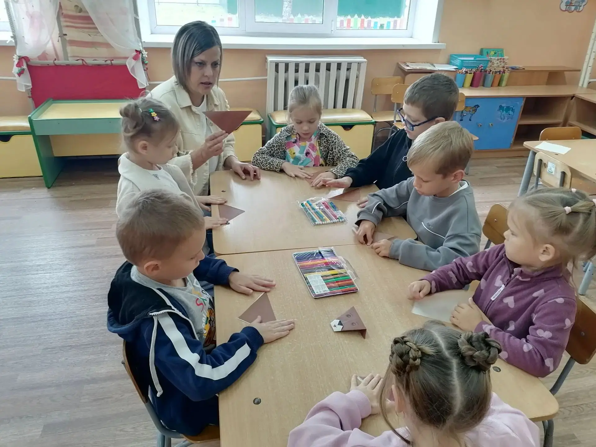 Сегодня в старших группах «Солнышко» 🌞и «Ягодки»🍓 прошёл увлекательный досуг, направленный на разв