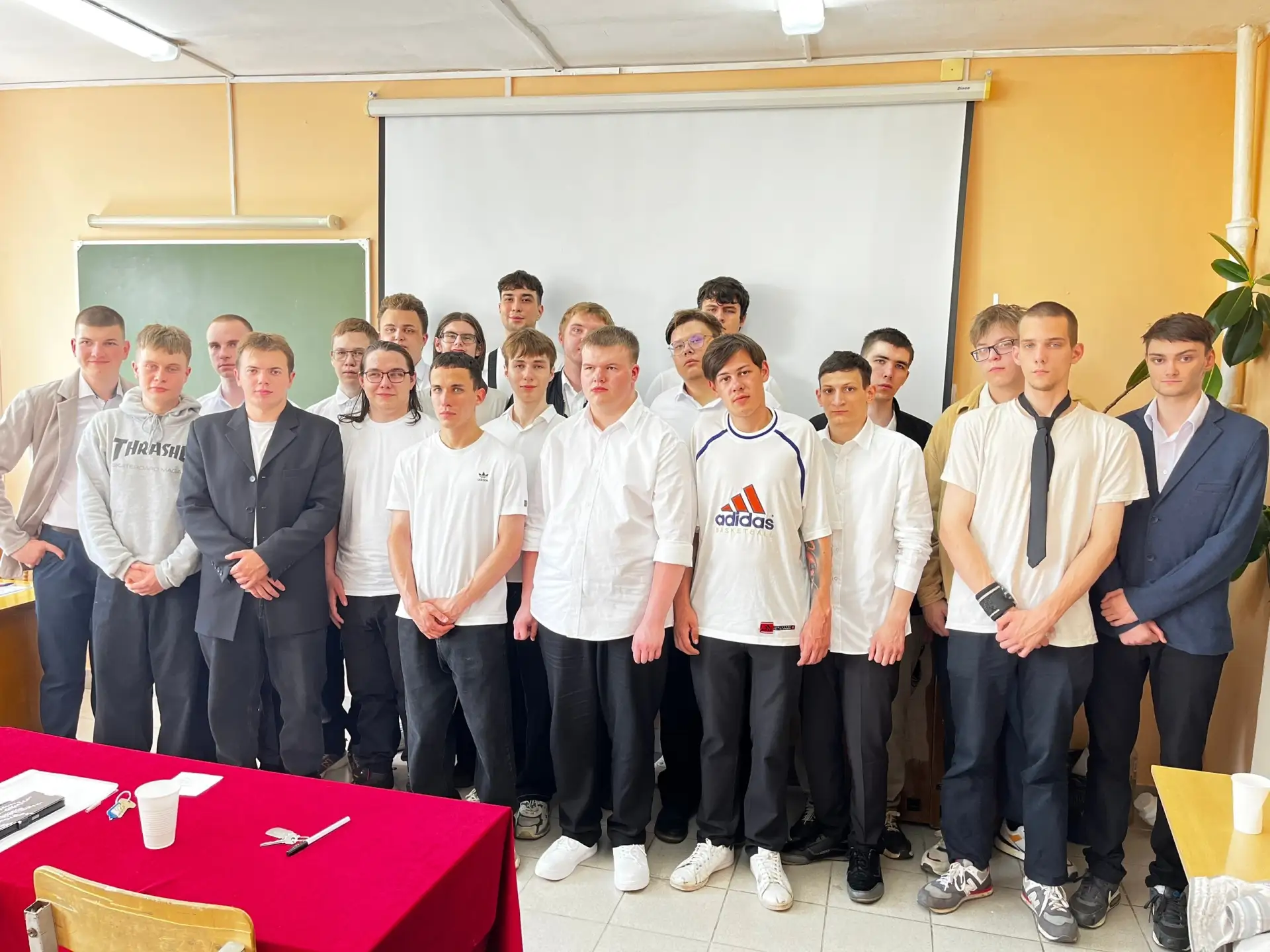 📄 ЗАЩИТА ВЫПУСКНЫХ КВАЛИФИКАЦИОННЫХ РАБОТ 🎓

18 июня студенты группы ТХ-41 успешно защитили свои в