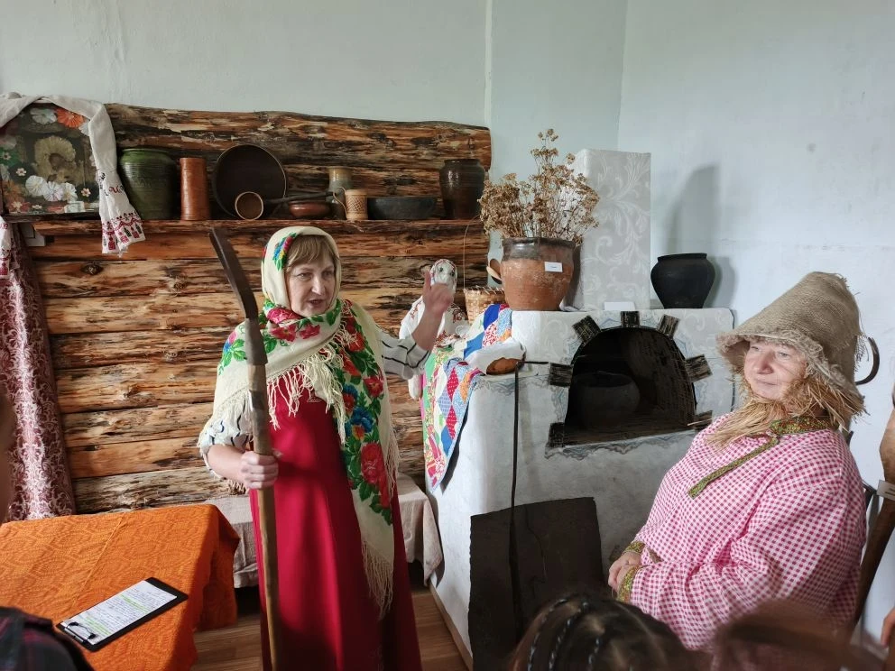 👆Нас пригласили окунуться в мир сказки и народного творчества! и мы ...поехали🚃2 и 5 ...