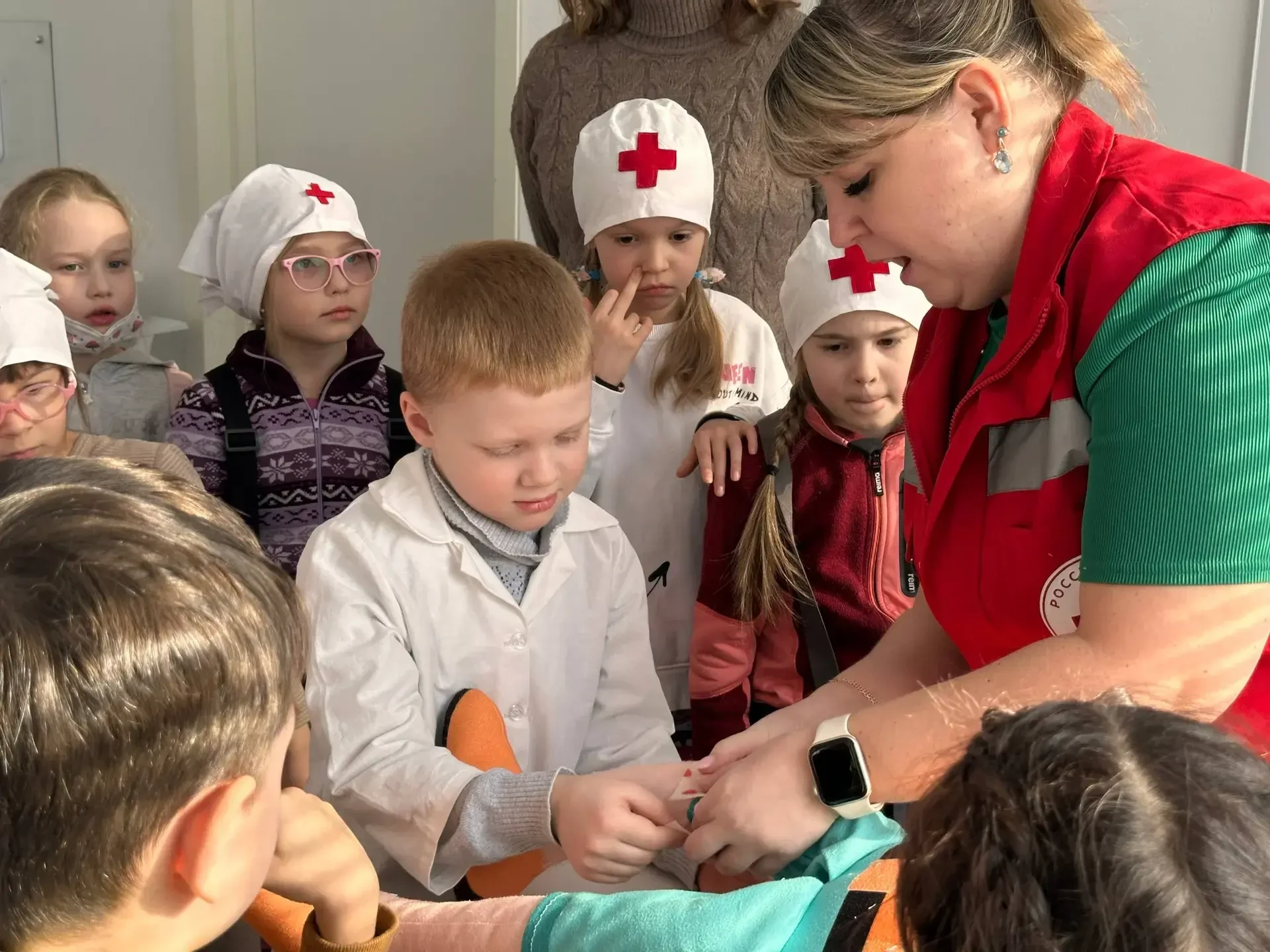 🩺 Любовь к медицине формируем с младых ногтей!  👩‍⚕ Маленькие гости - воспитанники детского сада "Ро