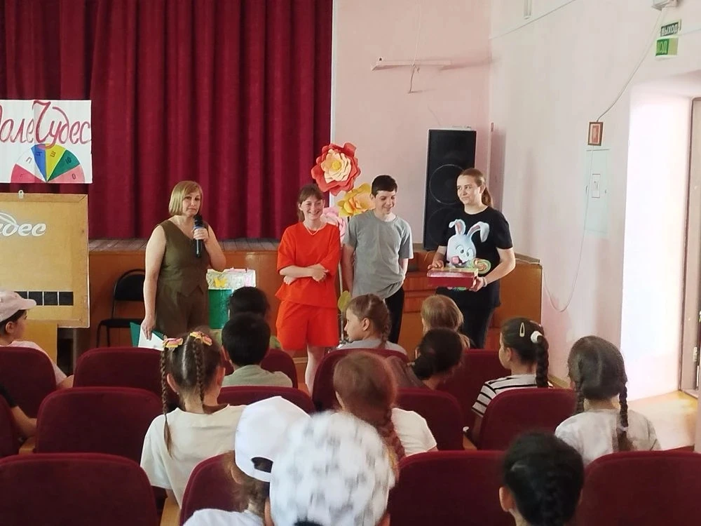 🎉Сегодня в СДК для ребят из пришкольного лагеря прошла увлекательная игровая программа «Поле чудес»