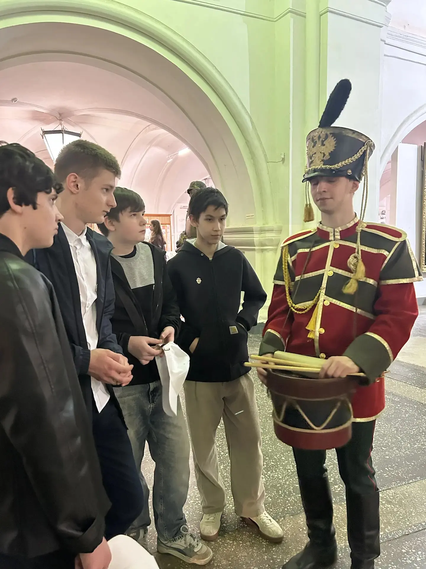 22 мая ученики 8Б класса приняли участие в финальном этапе фестиваля «Полковые топонимы Петербурга».
