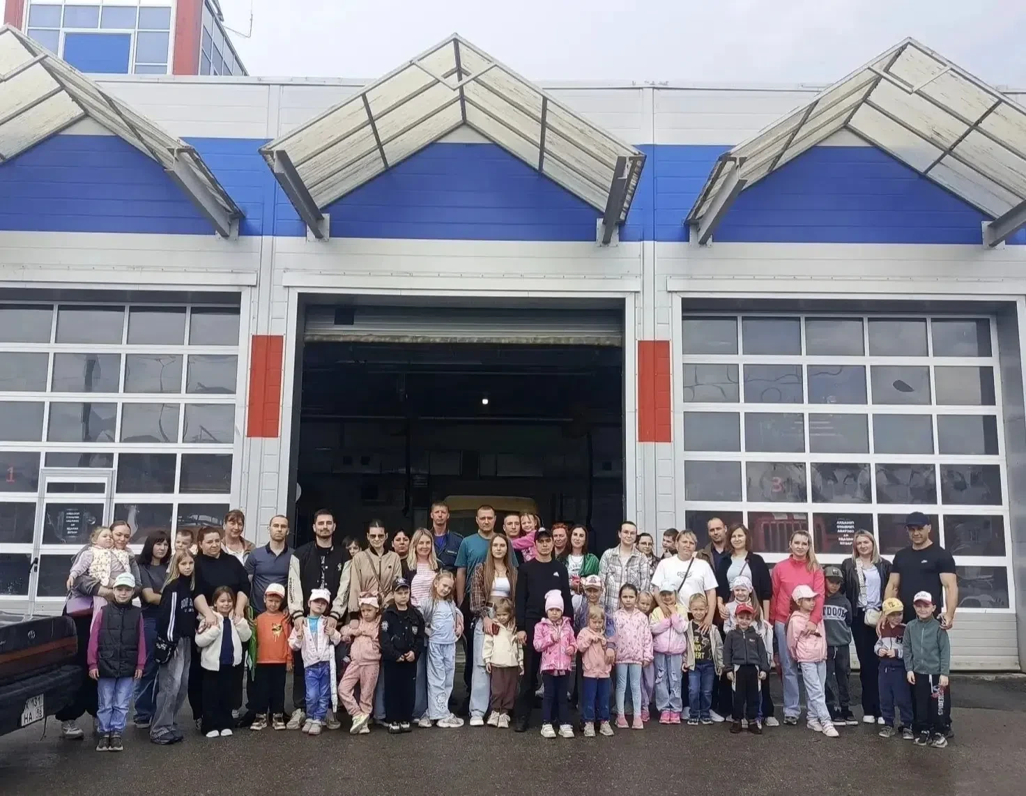 🚒 Сегодня наши ребята вместе с родителями и воспитателями побывали в гостях у настоящих героев — со