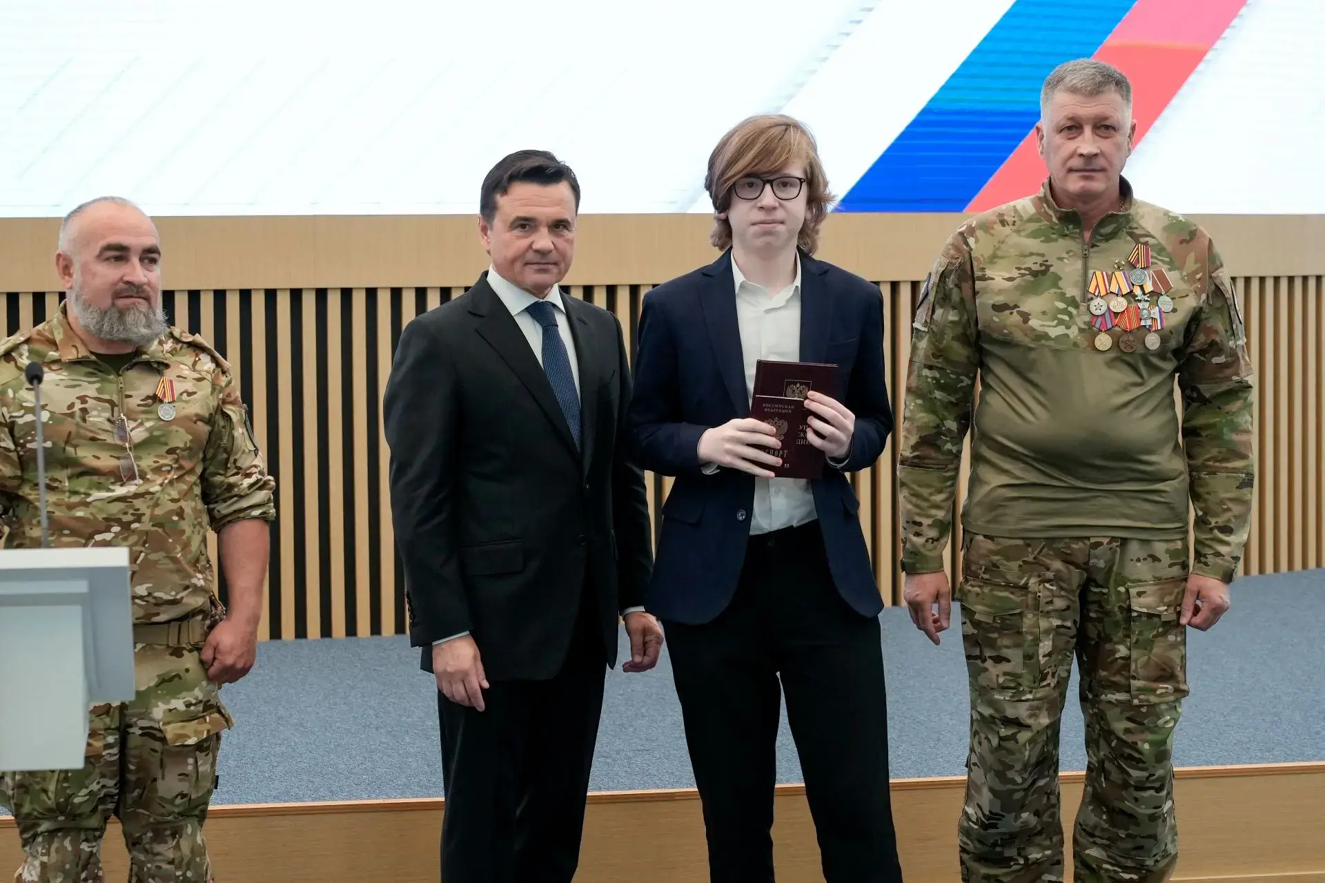 Андрей Воробьев вручил паспорт школьнику из Балашихи

Ученик гимназии № 1 имени Героя РФ А.В. Баланд