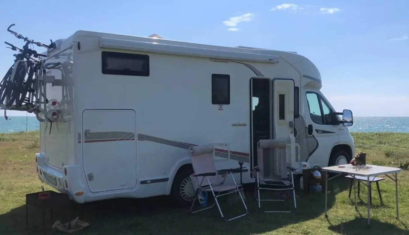Genesis 284 Challenger на Fiat Ducato 2.3: полная автономность, три панели, дизельный о...