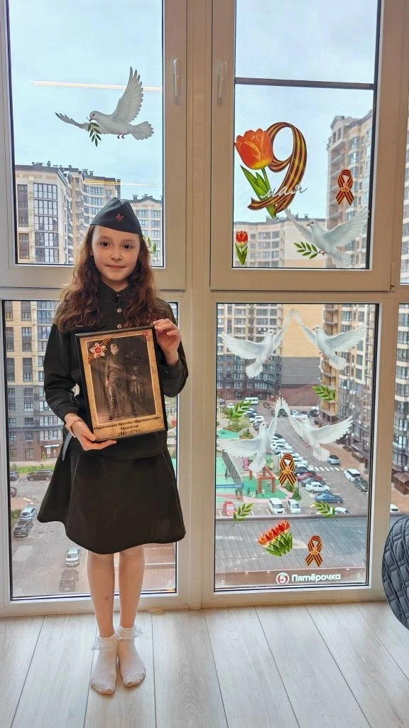 ✨ Акция «Окна Победы»: память в каждом доме! ✨  Ученики 1 «А» и 3 «Д» не остались в стороне от важно
