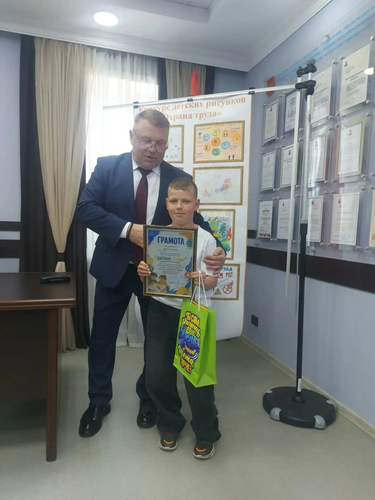 Подведены итоги конкурса детских рисунков на тему «Охрана труда» и «Безопасность труда»

В рамках пр