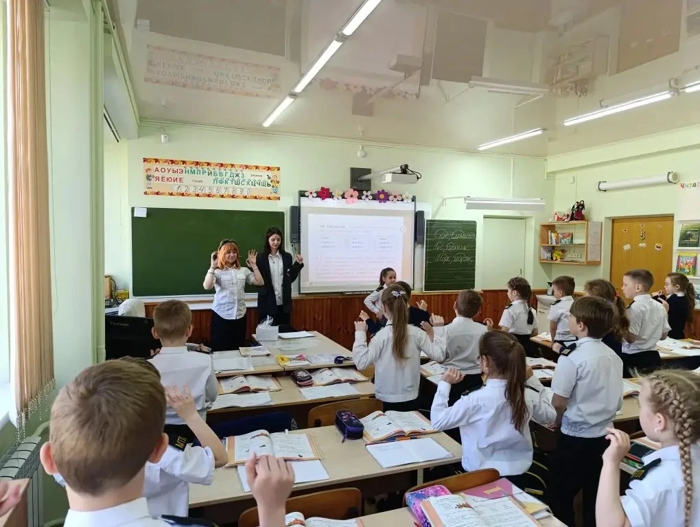 Сегодня, 27 апреля, стены нашего лицея затрепетали — нет, не от каникул, а от Дня самоуправления! 🎓 