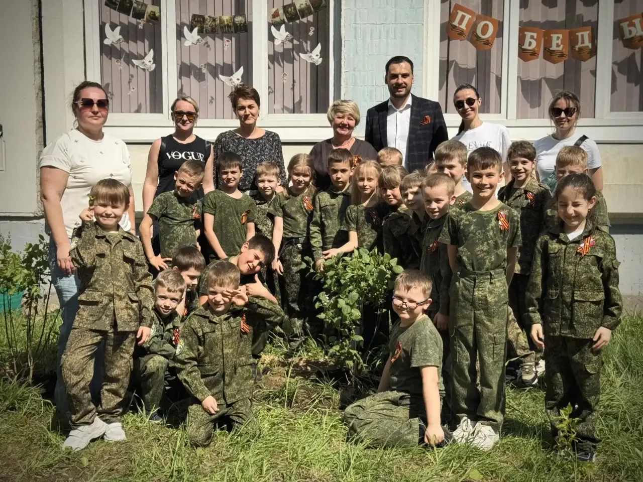 В Кадетской школе прошла традиционная акция «Сирень Победы»   В преддверии Дня Победы ученики первых