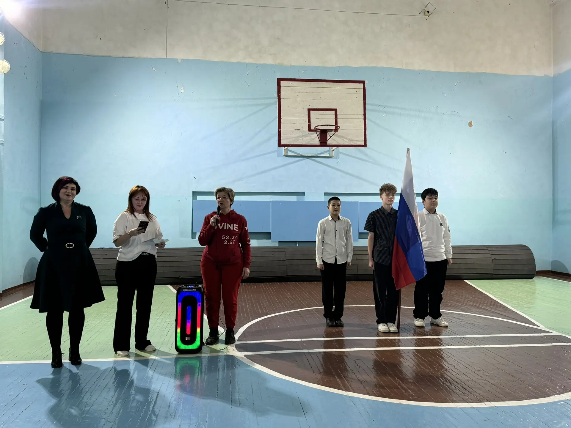 Гордость, искусство и успех: как началась учебная неделя в нашей школе! 🇷🇺🏆