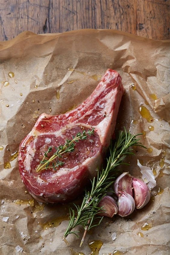 Новый вид мяса: как грибы помогают выращивать стейки в лаборатории 🍄🥩