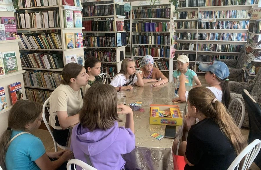 Игротека в библиотеке «Веселый игродром»
У школьников продолжаются самые длинные и любимые летние ка