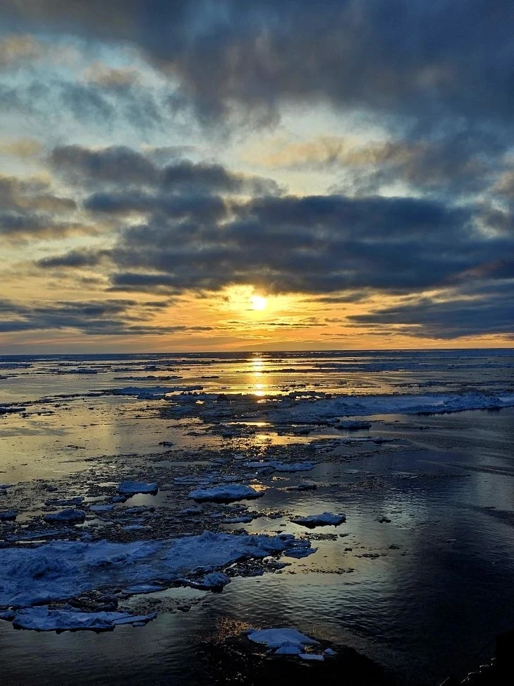 ☀️ Вечер полярного дня 

📍 Карское море 

📷 Фото старшего помощника капитана атомного ледокола "50