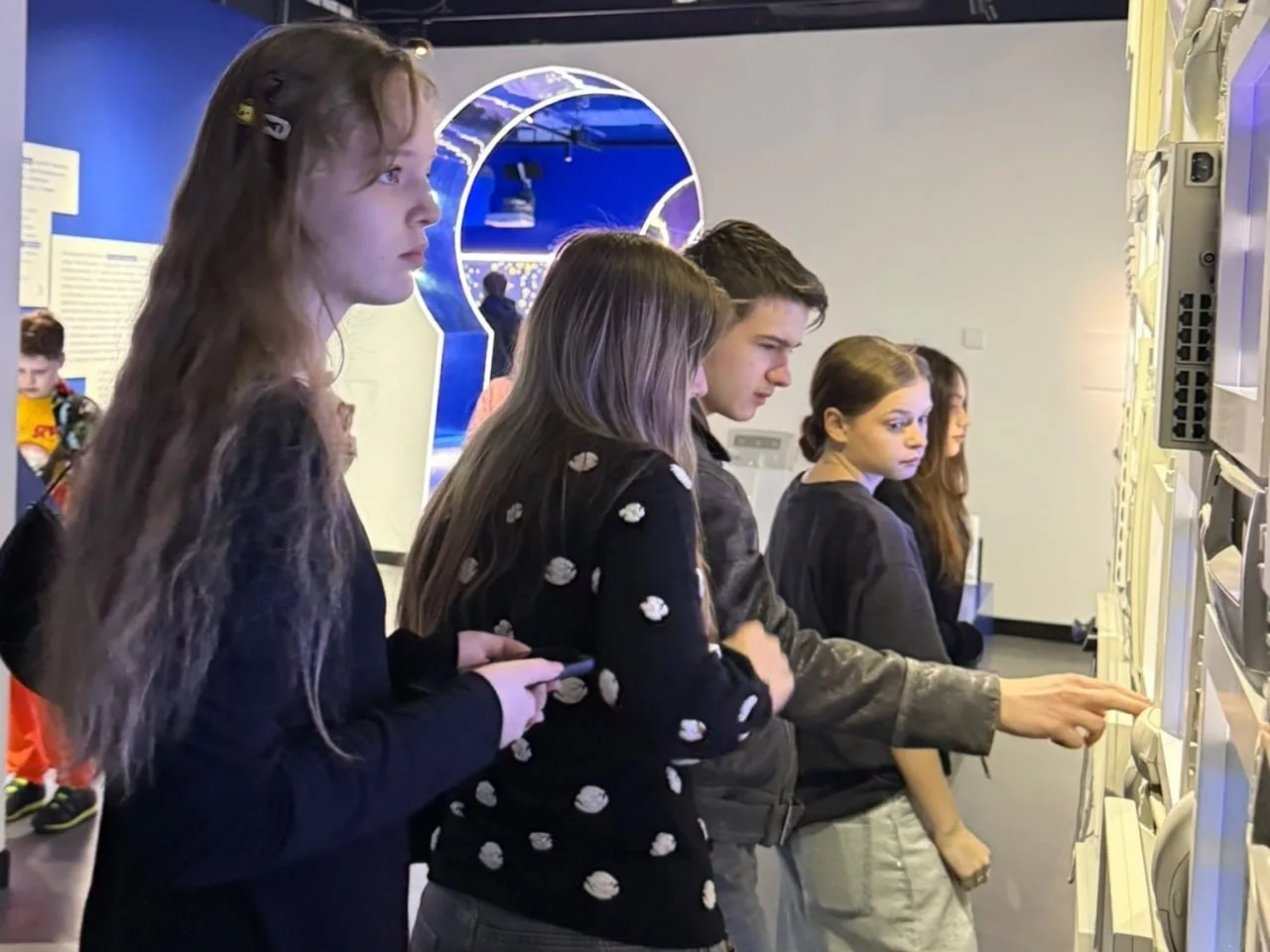 Как превратить каникулы в приключение❓  🔎 Ученики 8 «Л» класса знают ответ: нужно отправиться туда, 