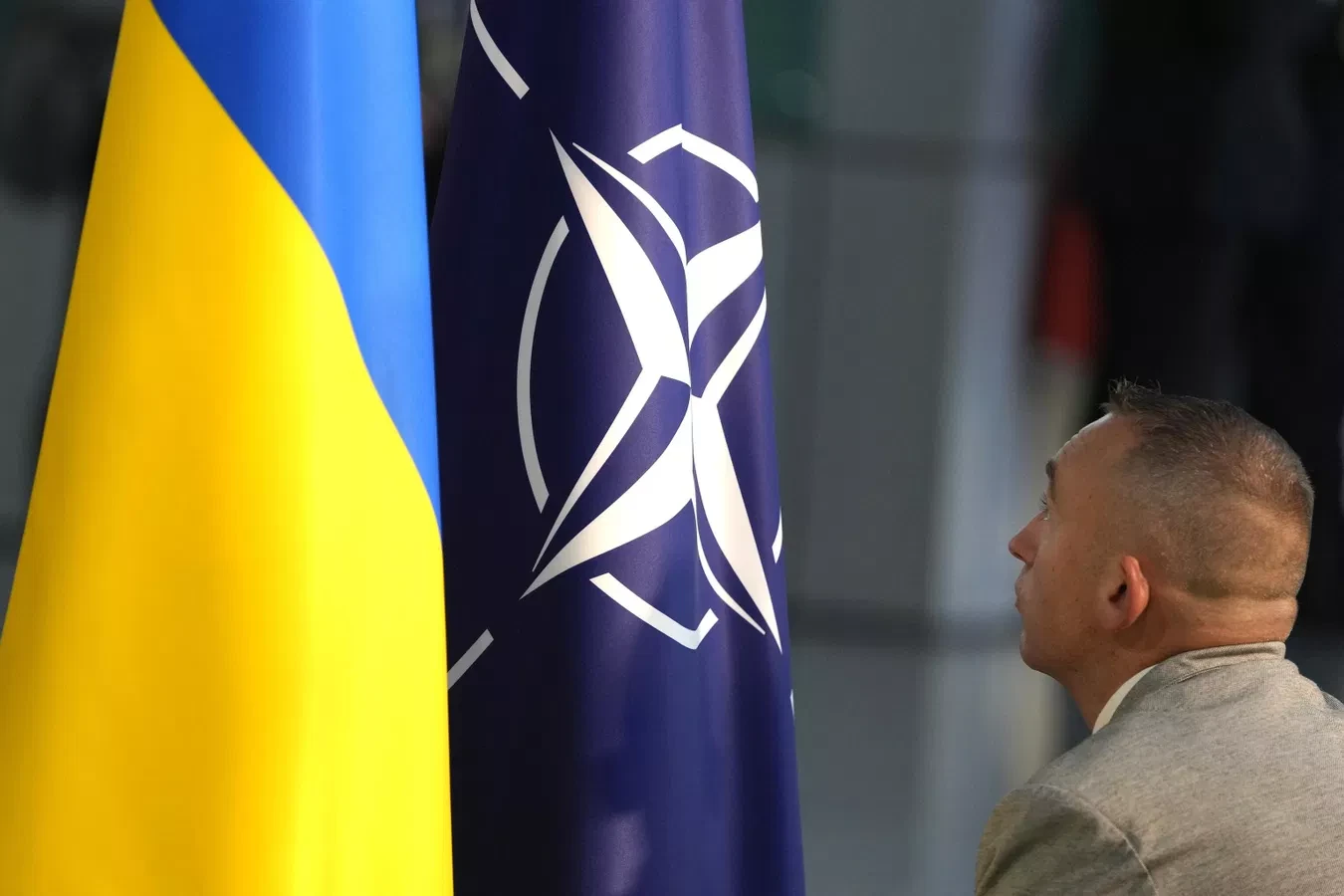 НАТО, накачивая ВСУ техникой и участвуя в целенаведении, все сильнее вовлекается в конф...