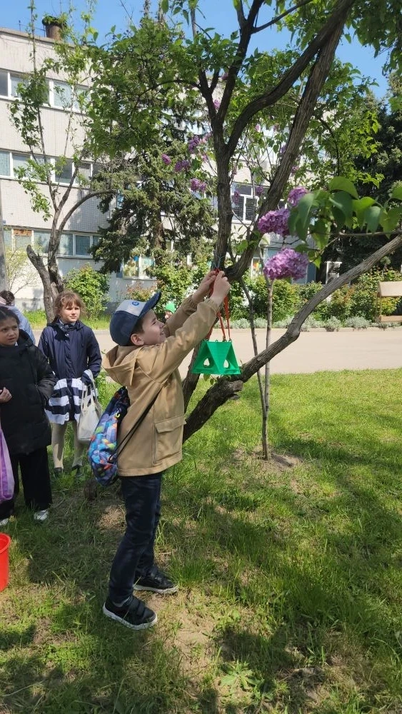 🌿 Практическая биология и доброта: наши кормушки  Сегодня в 1 «Б» прошла экологическая акция. Под ру