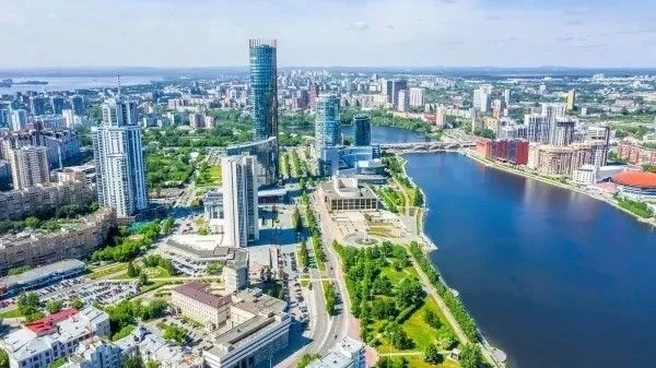 ☀️ Ура! В 2026 году центру Свердловской области — Екатеринбургу исполнится 303 года! Приглашаем вас 