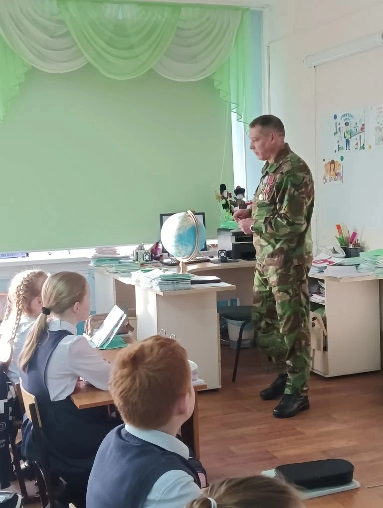 Диалог с героем в 3 "Б" классе  23 марта ученики 3 "Б" класса нашего лицея (классный  руководитель  