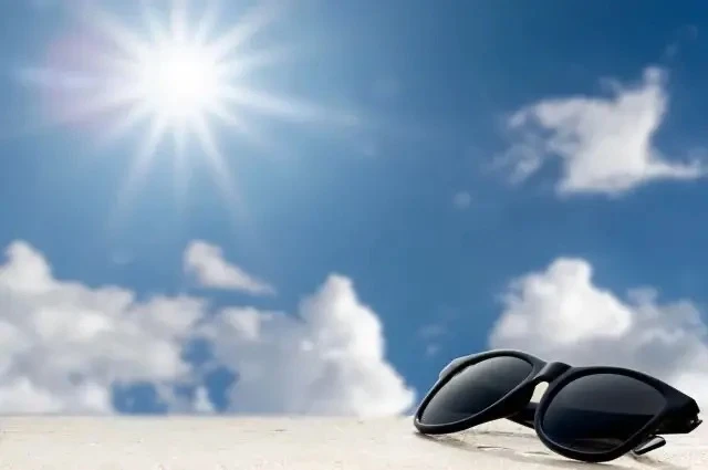 😎🕶️Солнцезащитные очки - аксессуар, используемый для защиты глаз от воздействия прямых солнечных л