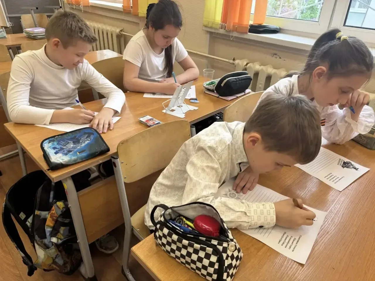 🎆Накануне праздника Победы в Великой Отечественной Войне ученики   3А, 6В, 7В и 8А классов завернули